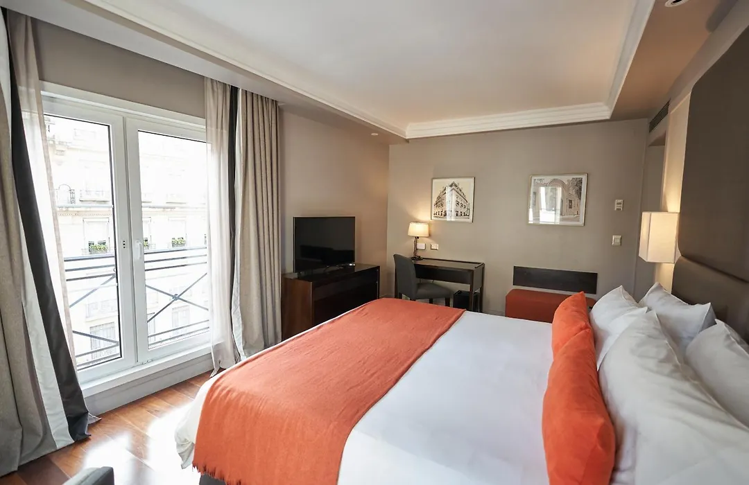 Carles Hotel-1